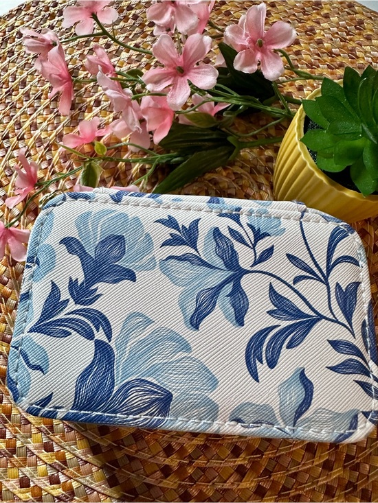 Time and Tru Handbags - TIME AND TRU Blue Floral Jewelry Case